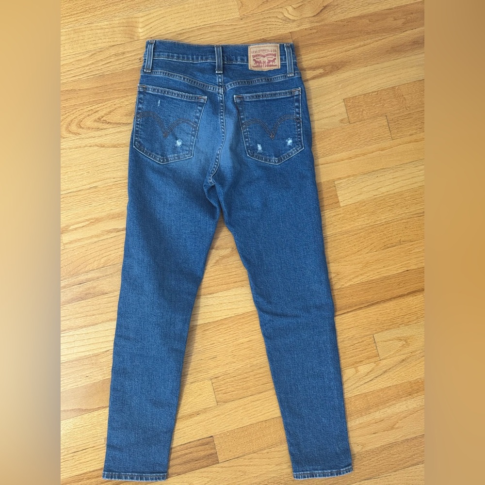 Levi’s Wedgie Skinny Size 26 stretch Button Fly